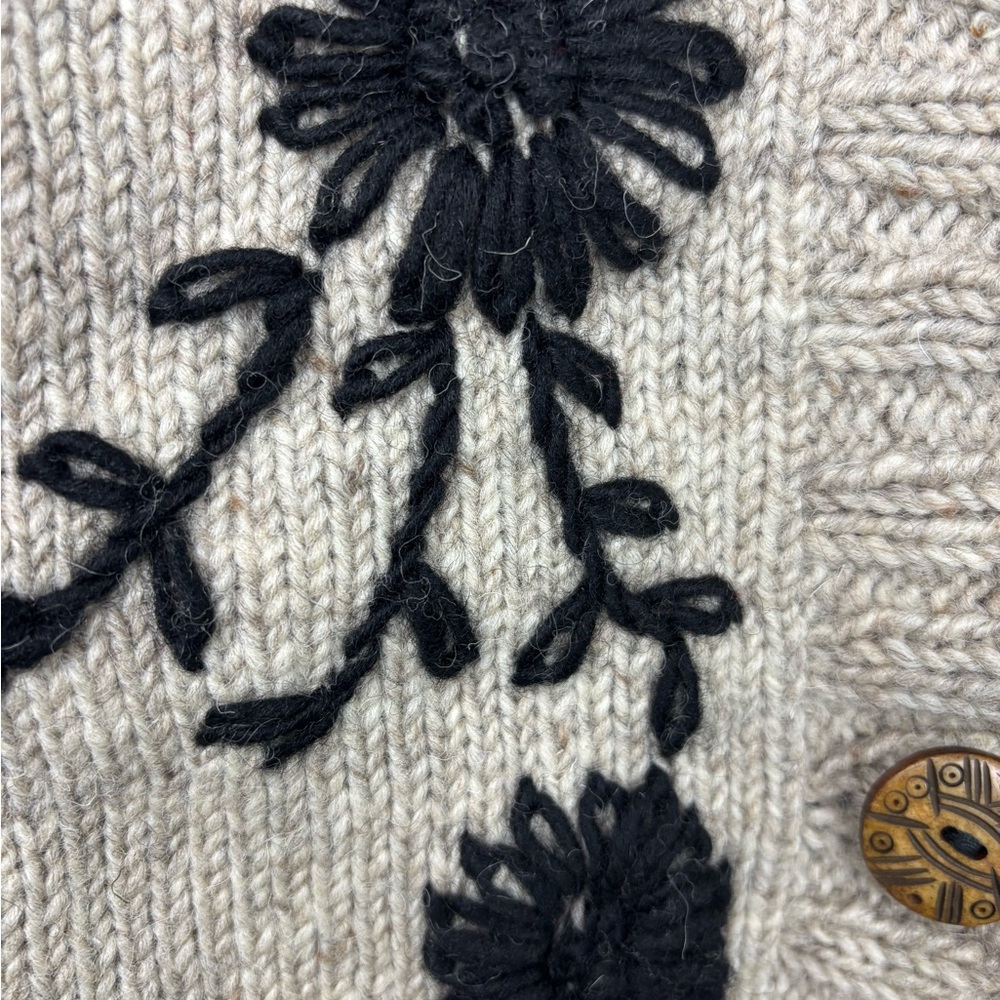 NWT Women’s Lost Horizons Hand Knit in Nepal Wool embroidered Cardigan Small - Picture 6 of 11